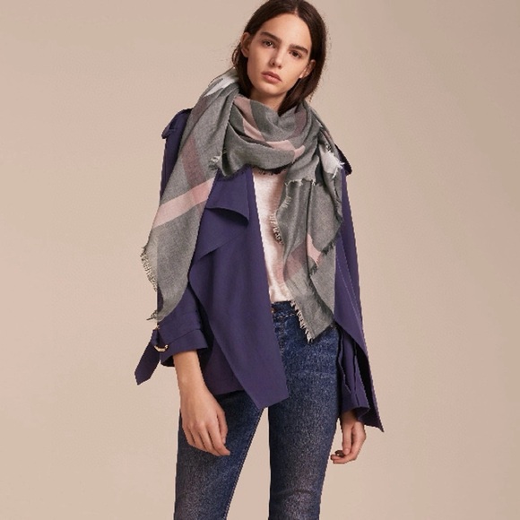 Burberry scarf nwt authentic - Picture 7 of 8